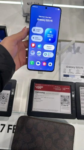 Samsung - Galaxy S25 128GB photo review